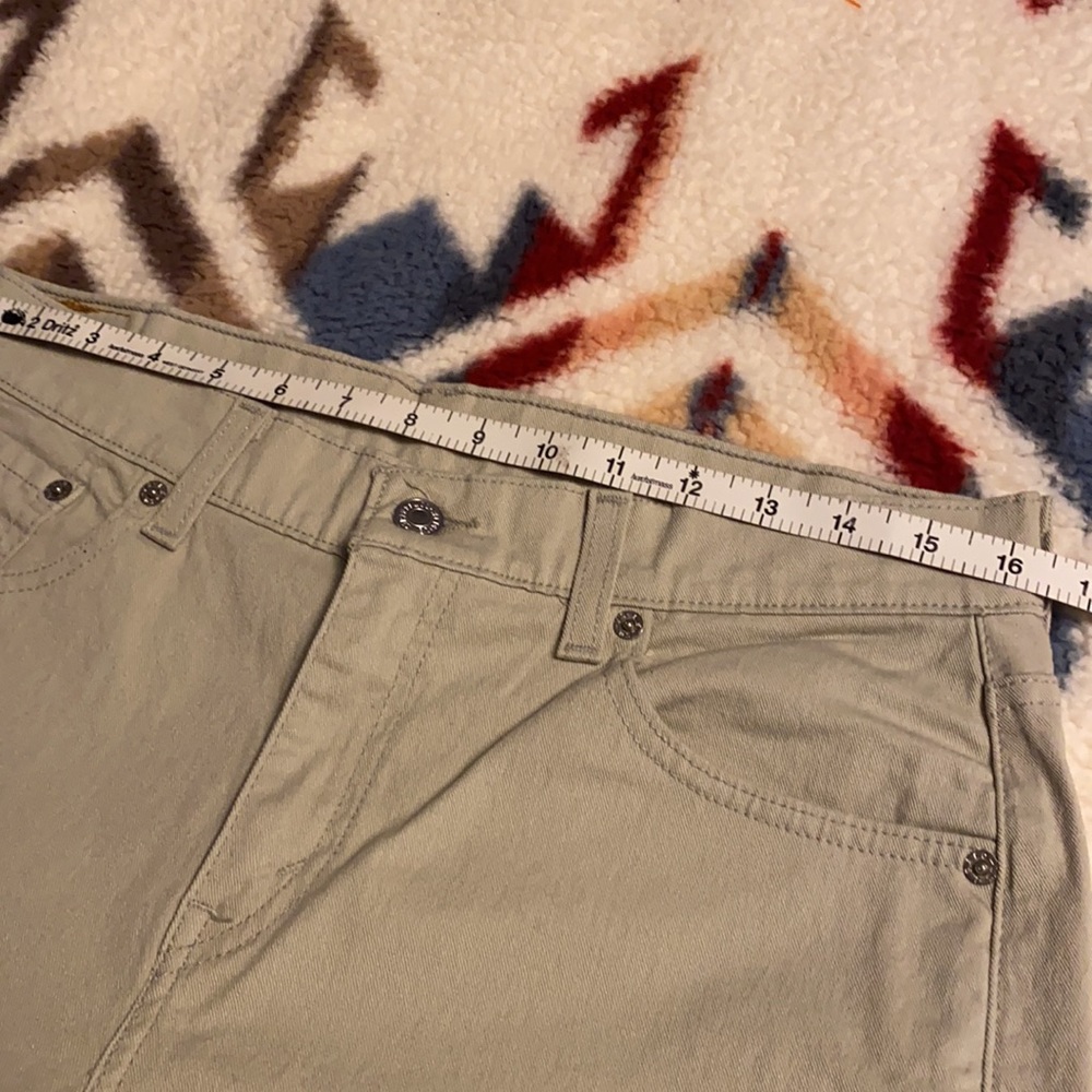 Levi’s Capri’s - Picture 8 of 15